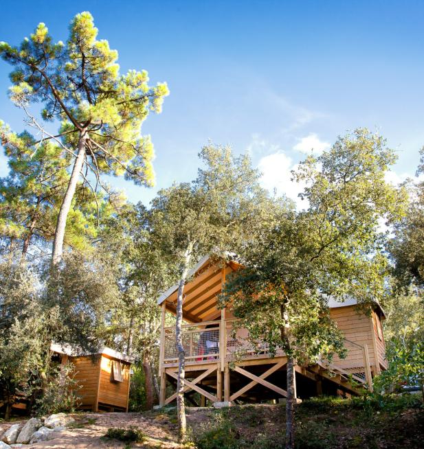 Cabane sur pilotis camping Signol