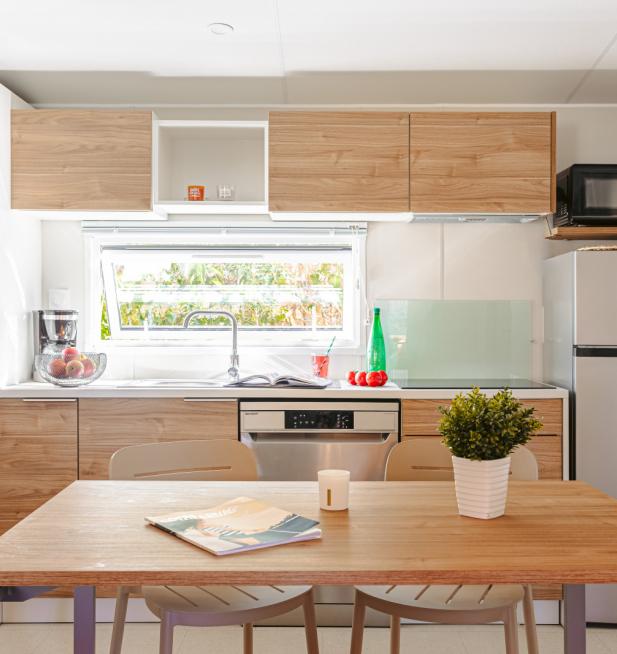 Pièce de vie du mobil-home Clim Suite Duo sur l'Ile de Ré