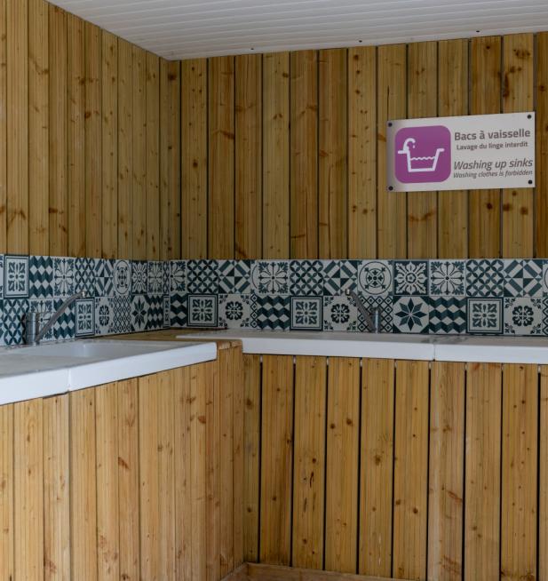 Bloc sanitaires bacs vaisselle