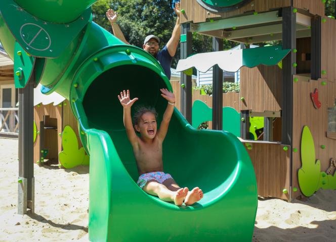 Aire de jeux camping Le Petit Rocher