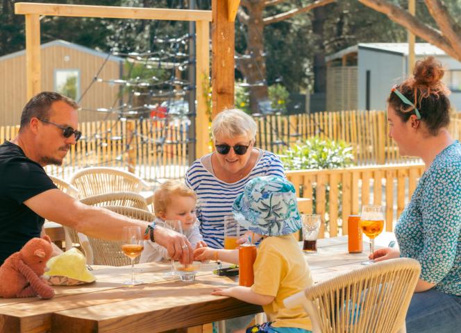 Découvrez notre espace extérieur au camping Les Peupliers sur l'Ile de Ré