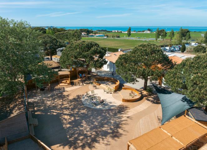 Profitez de l'aménagement extérieur du camping Les Peupliers sur l'Ile de Ré
