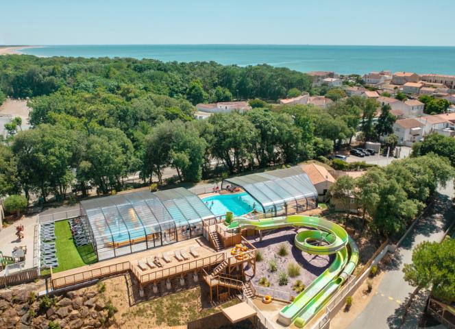 Découvrez notre camping Le Petit Rocher situé en Vendée à 150m de la plage