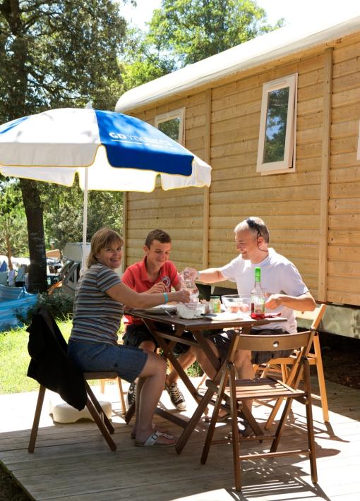 Vivez une expérience insolite avec nos roulottes en camping