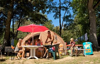 Emplacement camping pour tentes, caravanes ou camping-car