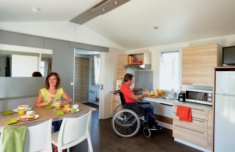 Mobil-home PMR intérieur camping Les Peupliers