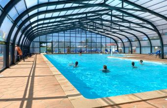 Piscine couverte Corniche Camping Nouveauté 2024