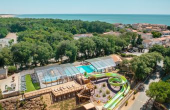 Vue aérienne espace aquatique camping Le Petit Rocher en Vendée