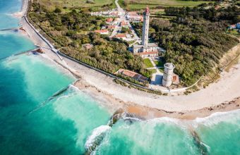 destination-ile-de-re-phare-des-baleines-camping