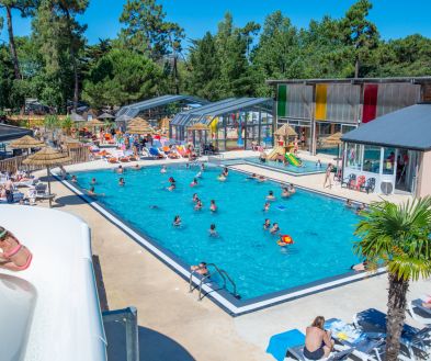 Piscine extérieure chauffée au camping Signol à l'île d'Oléron