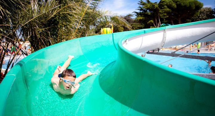 Camping A L Ile De Re Avec Piscine Et Toboggan Camping Les Peupliers