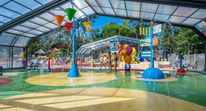 Aire de jeux aquatiques au camping Signol à l'Île d'Oléron