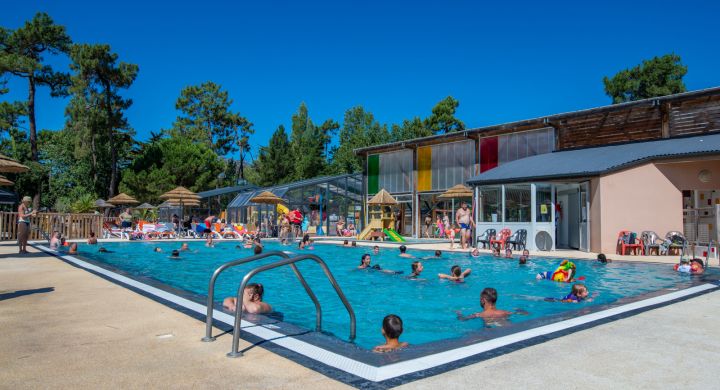 Piscine extérieure camping Signol