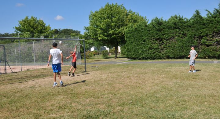 Camping la Mignardière - Destination Châteaux de la Loire - Terrain de Football