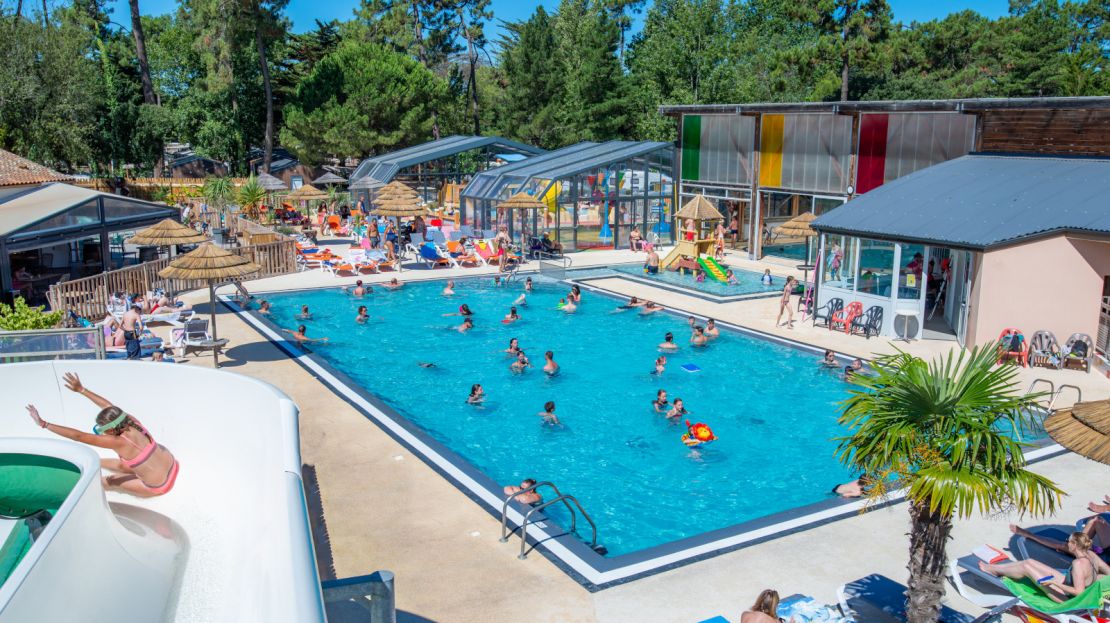 piscine-exterieure-camping-signol-ile-oleron Piscine extérieure chauffée au camping Signol à l'île d'Oléron
