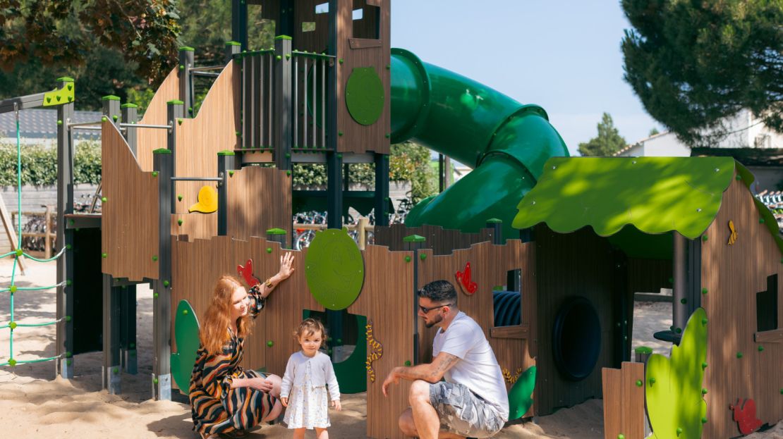 aire-jeux-camping-peupliers-ile-re Aire de jeux camping Les Peupliers