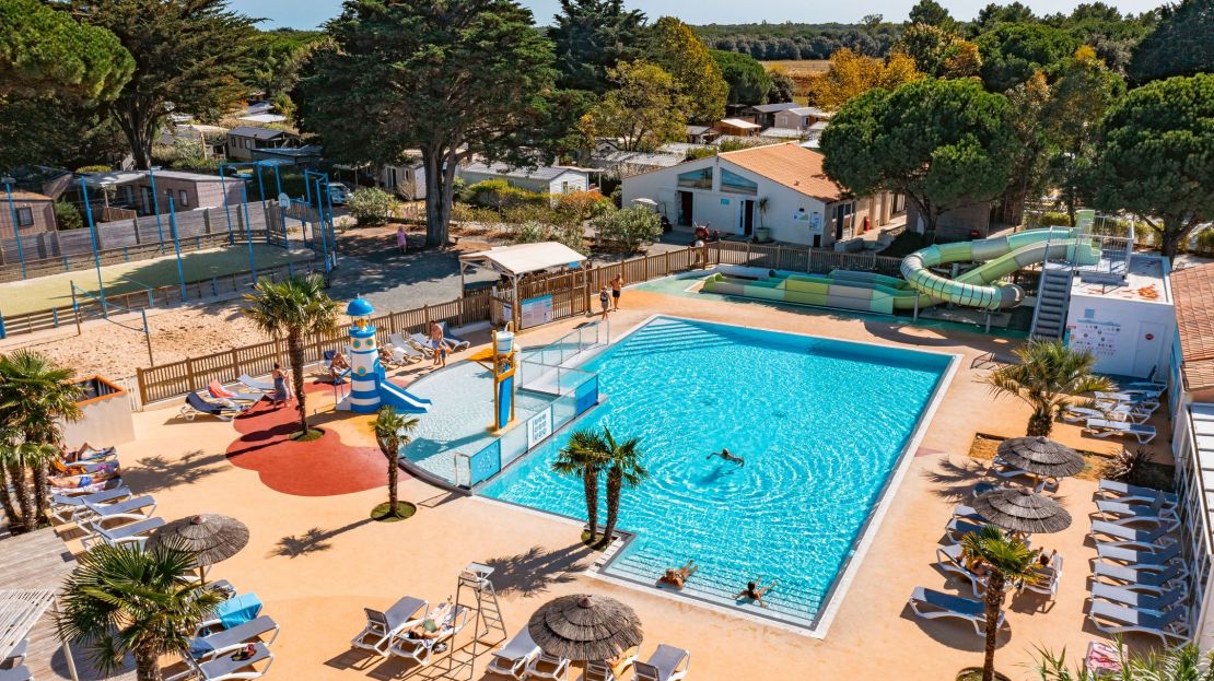 piscine-camping-peupliers-vue-aerienne Vue aérienne piscine chauffée camping Les Peupliers