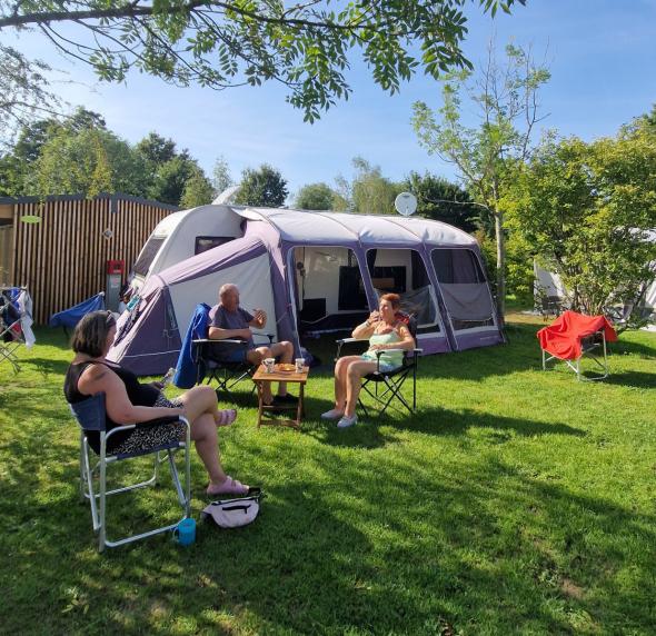 Emplacements camping Les Chalands Fleuris