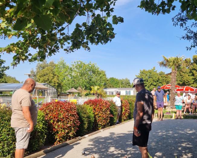 Pétanque camping Les Chalands Fleuris