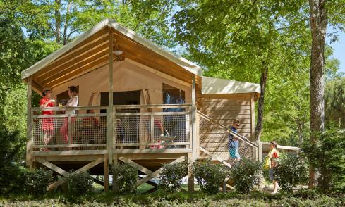 Cabane sur pilotis camping Le Petit Rocher